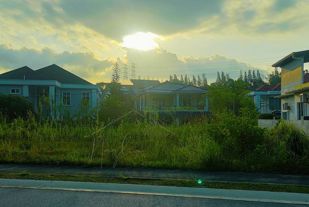 A Big Bungalow Land Area Green Street Homes in Seremban 2, Negeri
